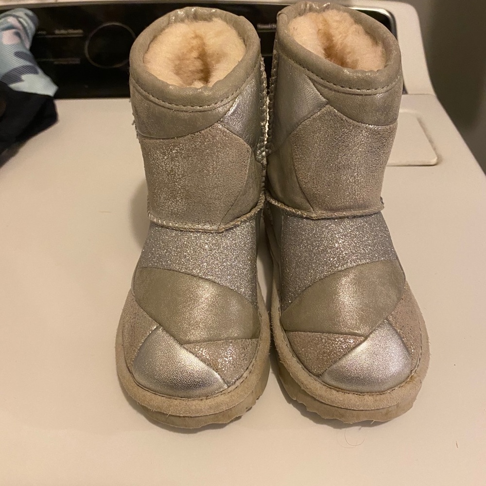 Ugh Slip On Boots with fur inside Toddler Size 7